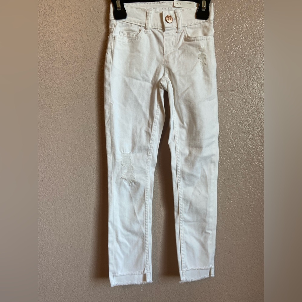 Girls white stretch denim jeans size 7 short. New with tags.